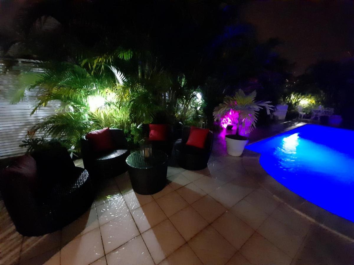 Coquet F2 Climatise Avec Piscine Au Lamentin Apartment Le Lamentin Exterior photo